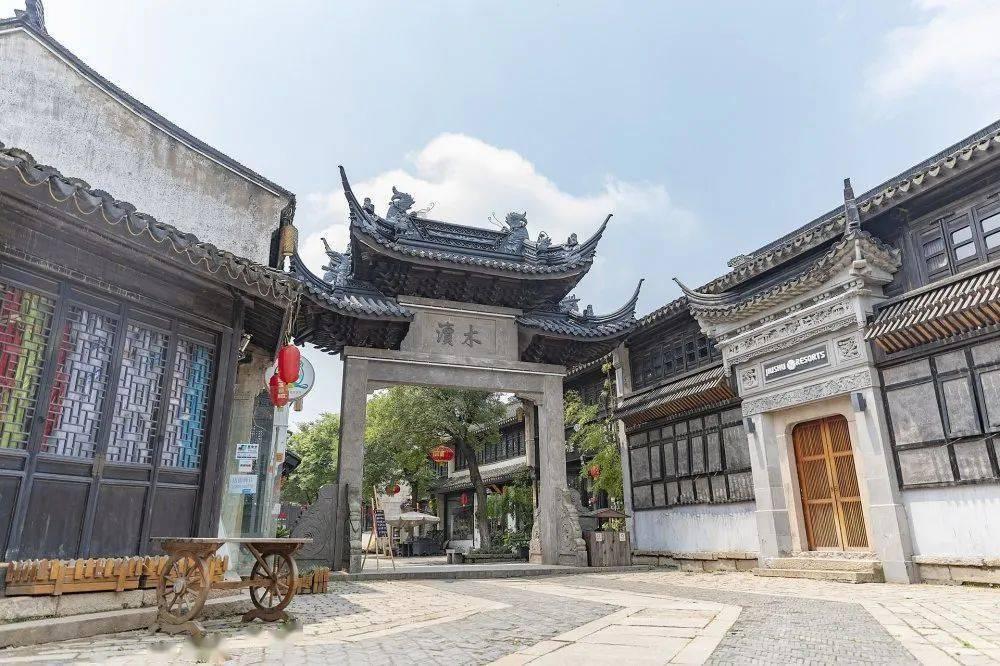 旋转的圆球